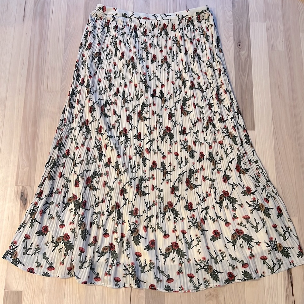bohme Cream Pleated Midi Skirt with Red Floral Print